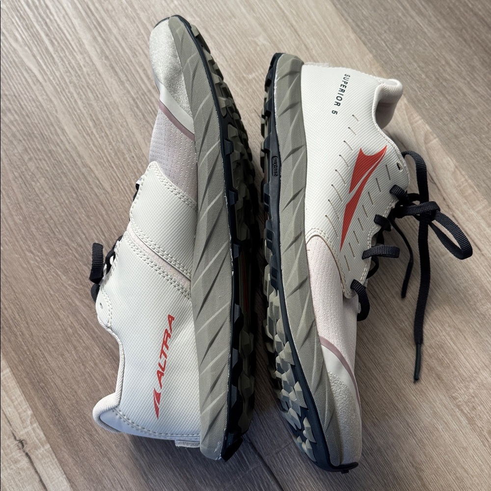 Altra Men's White and Gray Athletic Shoes Size: 9 - Picture 6 of 6